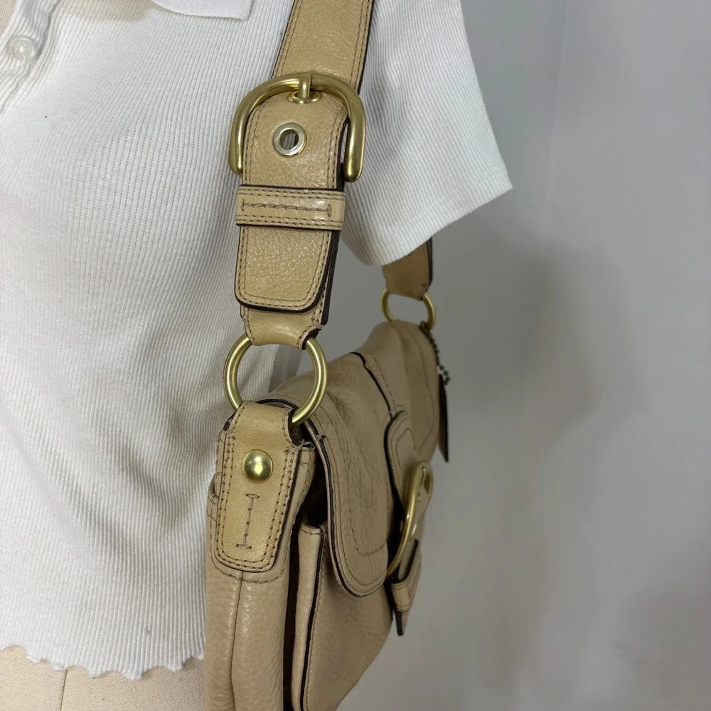 Vtg Coach Soho Beige Pebble Leather Double Pocket Flap Shoulder Bag Buckle 11842 - Picture 5 of 13